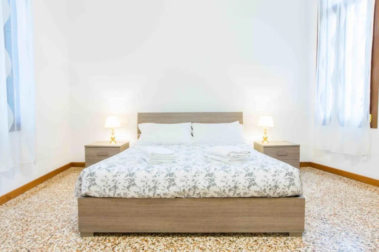 Ca Cicogna Air Conditioning And Fast Wifi, Central Location Apartment