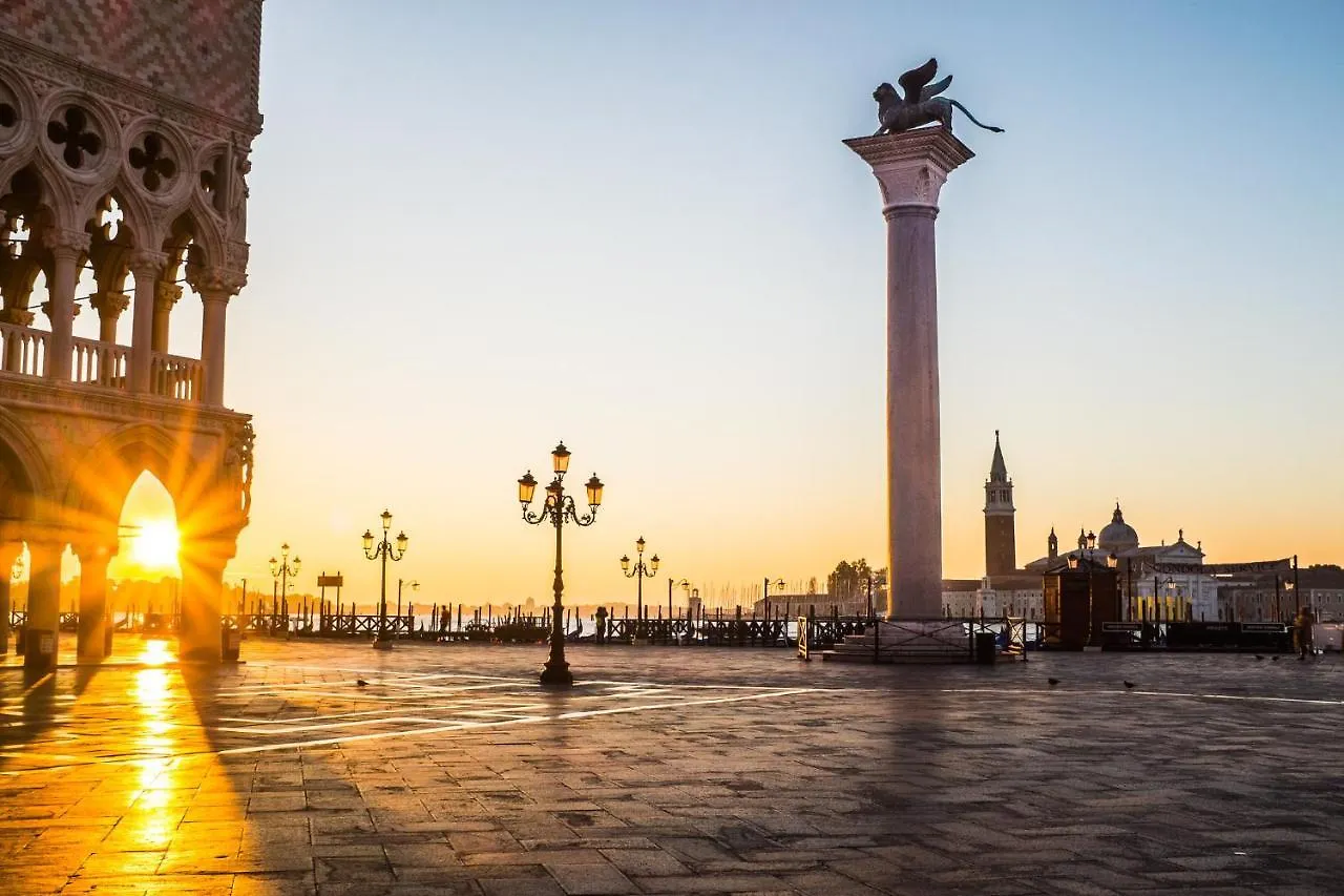 Ca Cicogna Air Conditioning And Fast Wifi, Central Location Apartment 0*, Venice Italy