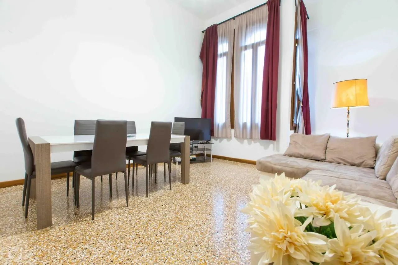 Ca Cicogna Air Conditioning And Fast Wifi, Central Location Apartment Italy