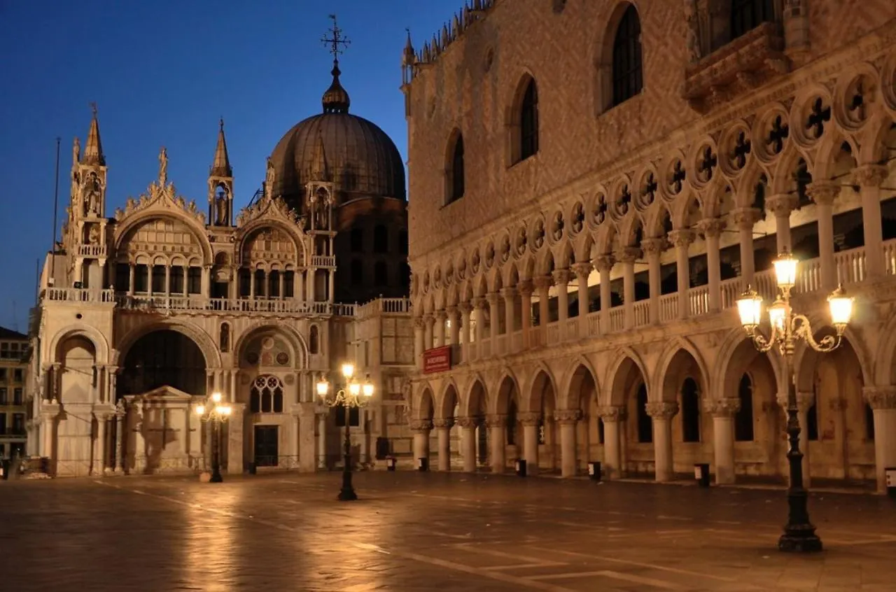 Ca Cicogna Air Conditioning And Fast Wifi, Central Location Apartment  Venice