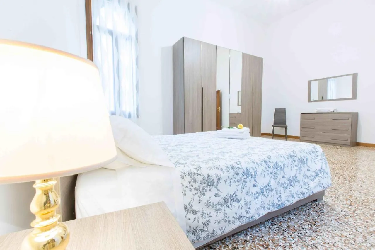 Ca Cicogna Air Conditioning And Fast Wifi, Central Location Apartment 0*, Venice