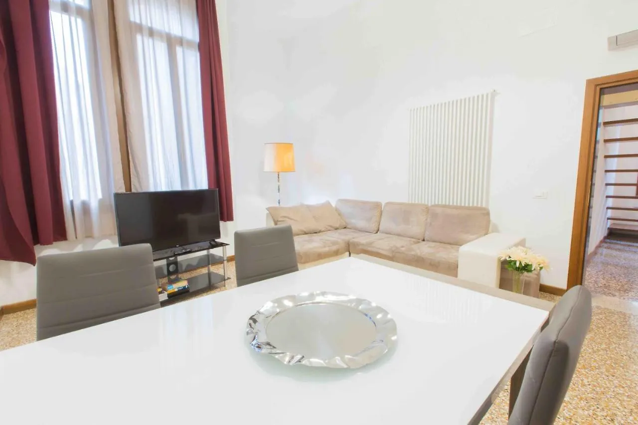 Ca Cicogna Air Conditioning And Fast Wifi, Central Location Apartment Italy