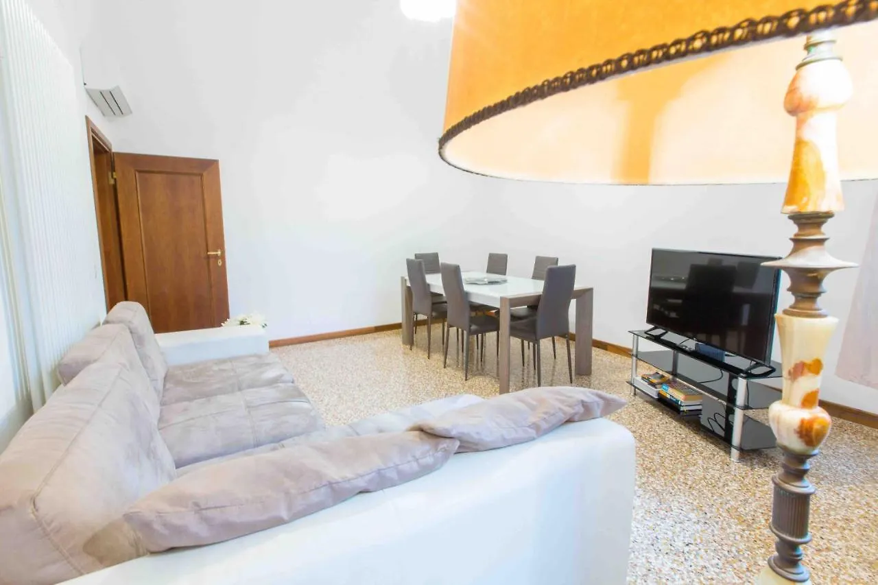 Ca Cicogna Air Conditioning And Fast Wifi, Central Location Apartment